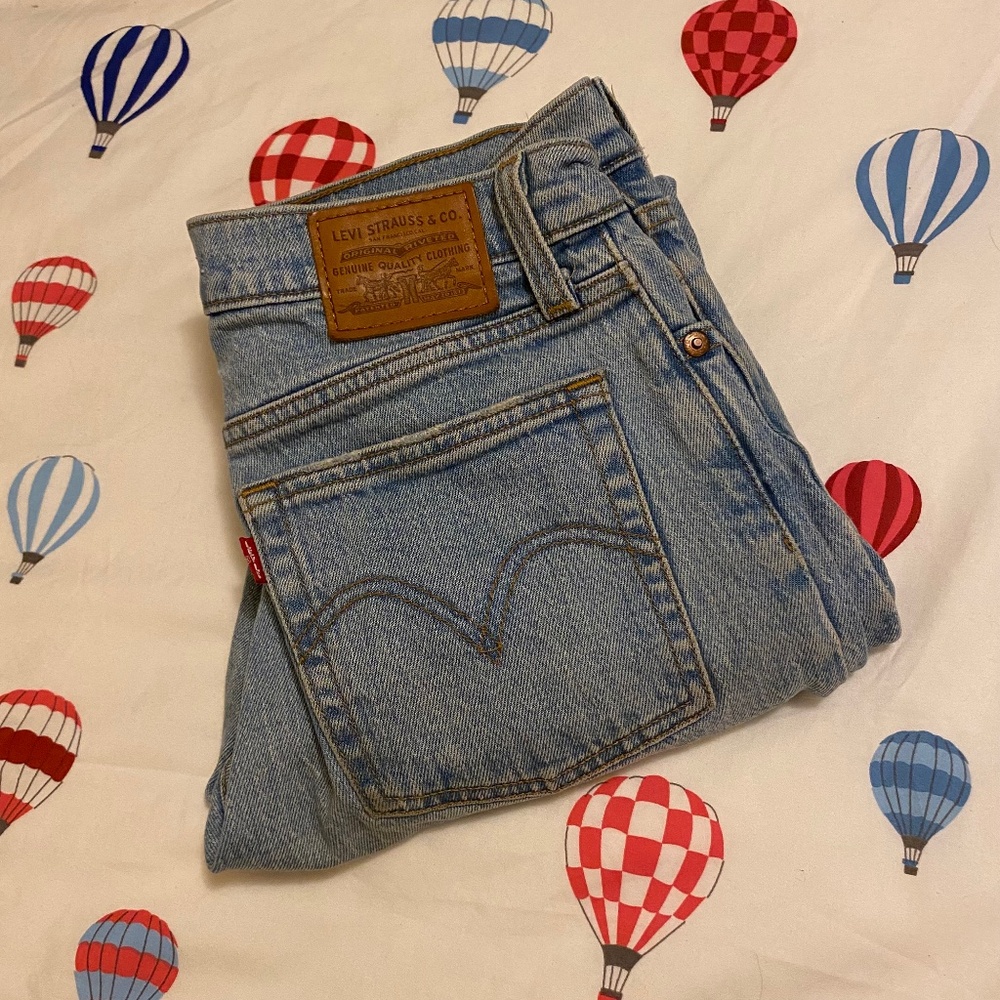 Levi’s Wedgie jeans 24